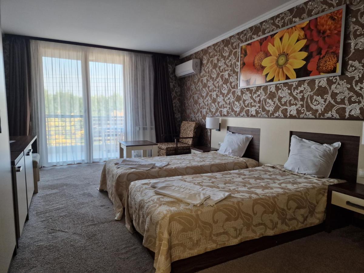 Hotel Alisa Pavel Banya Exterior photo