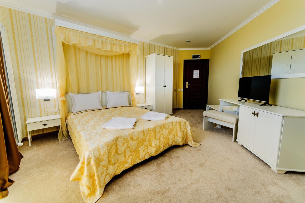 Hotel Alisa Pavel Banya Exterior photo